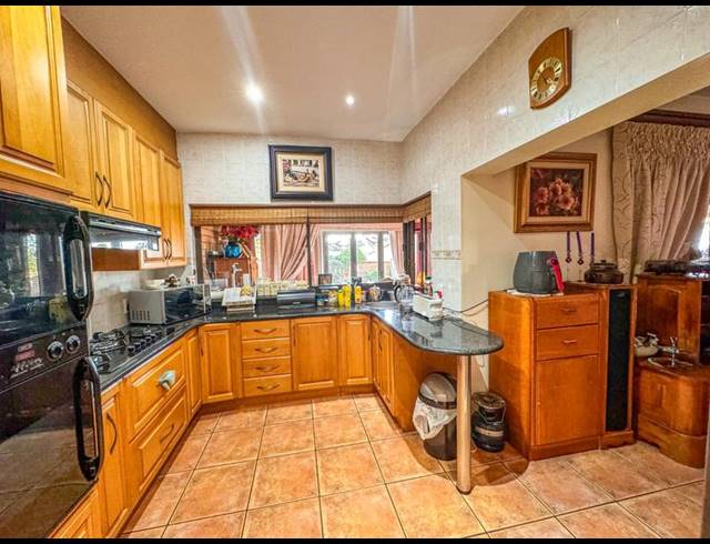 8 BEDROOM HOUSE FOR SALE IN NINAPARK